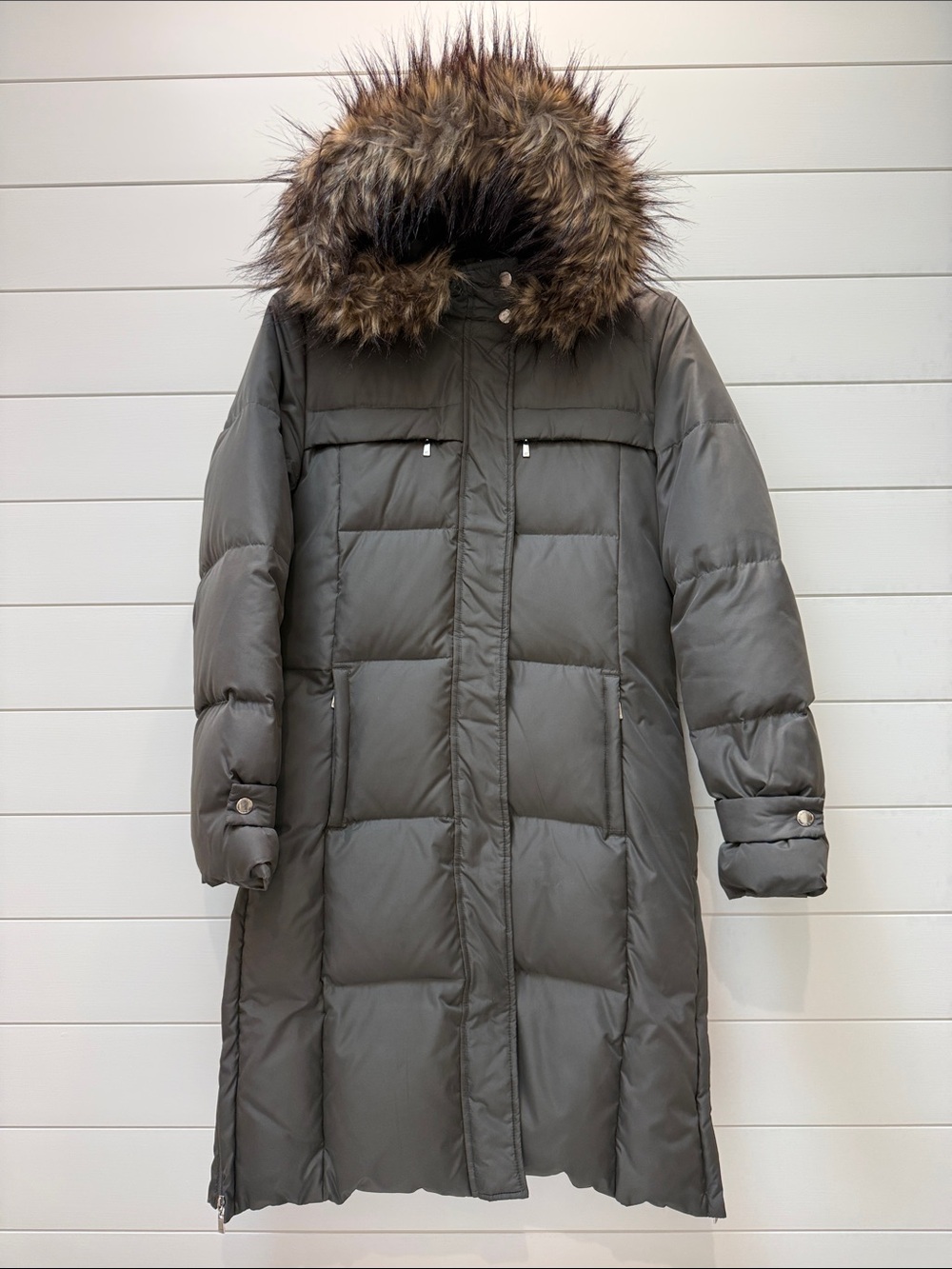 Women's Long Puffer Coat with Faux Fur Hood - Gray